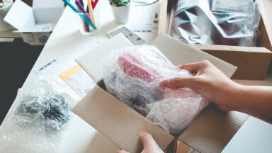 Packaging online shopping box image