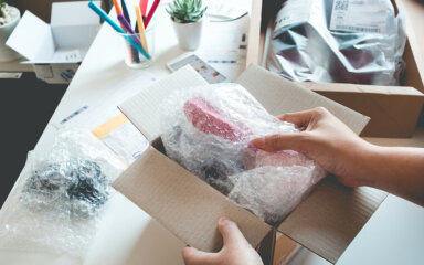 Packaging online shopping box image